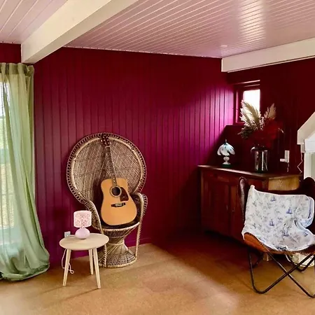Colorful Summerhouse Close To The Sea Vakantiehuis *