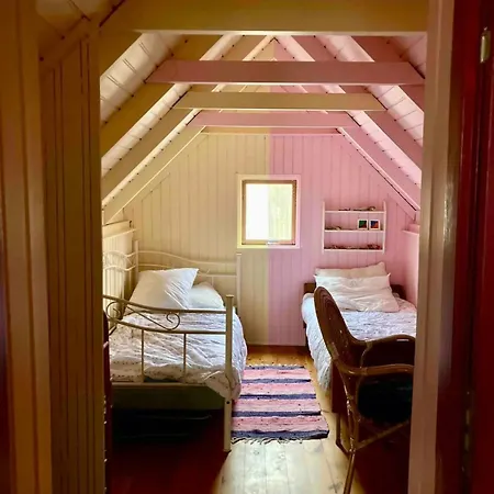 Vakantiehuis Colorful Summerhouse Close To The Sea *